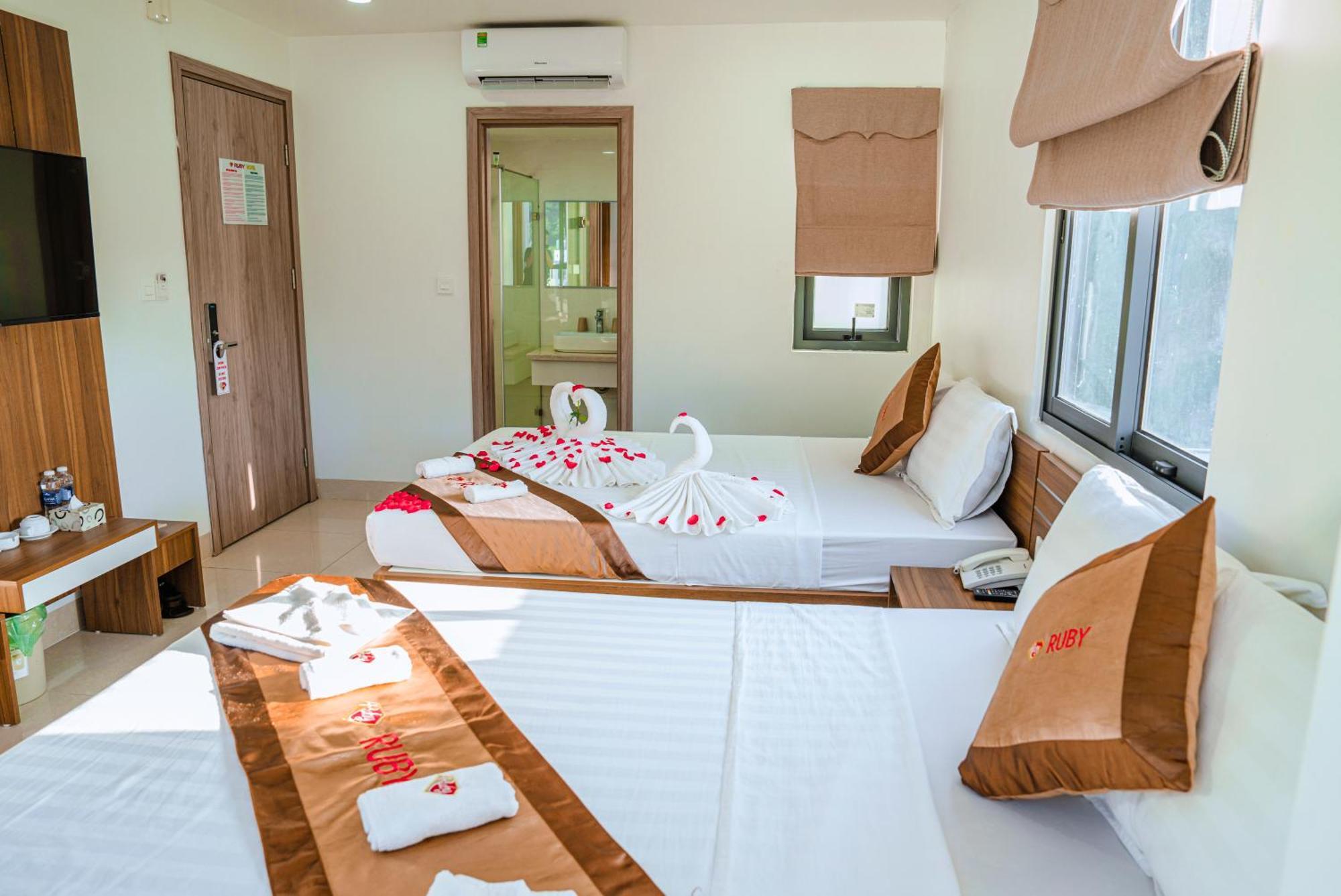 Ruby Hotel Cat Ba Dong Khe Sau 外观 照片
